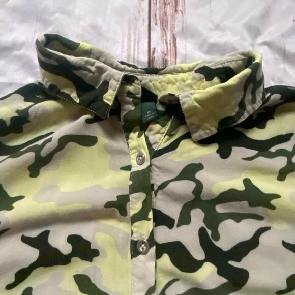 Wild Fable Womens Camouflage Short Sleeve Button Front Shirt-Yellow/Green-Size X - Picture 3 of 5